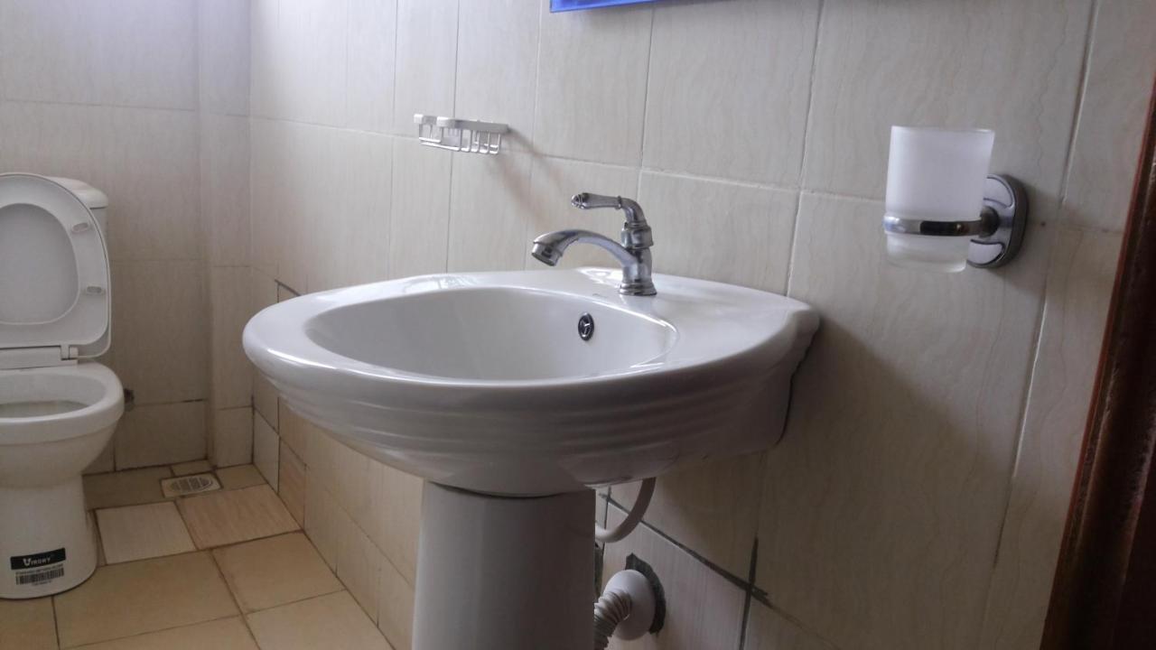Hotel Good News Lira Екстериор снимка
