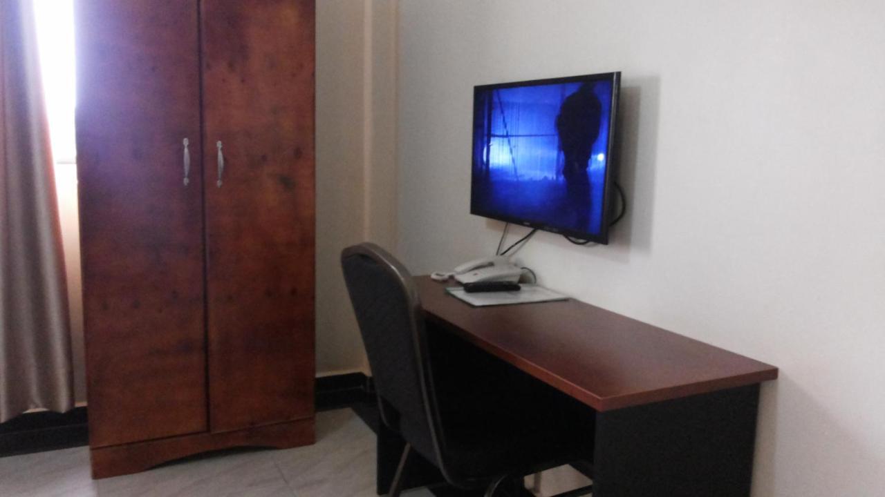 Hotel Good News Lira Екстериор снимка